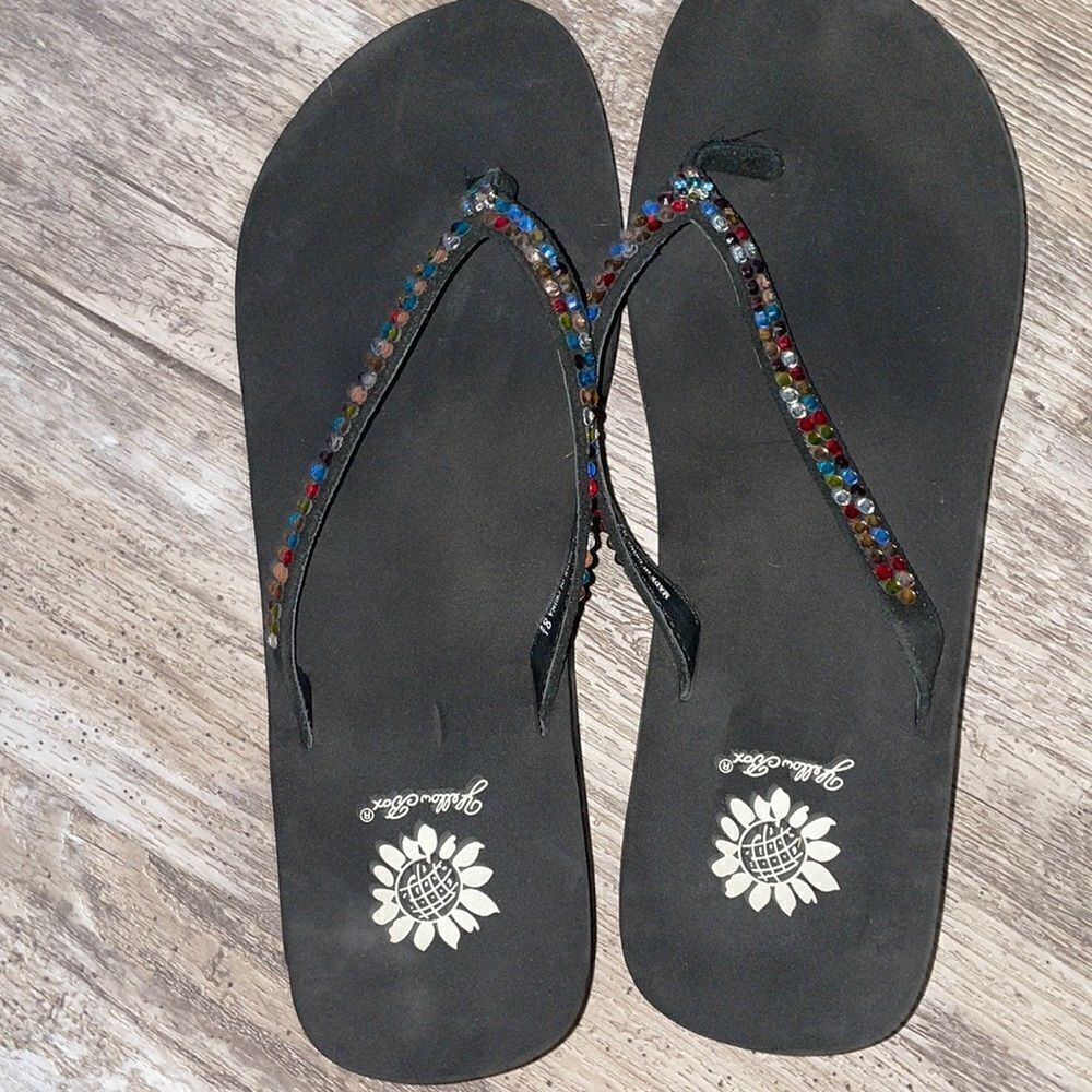 YELLOW BOX JELLOW multi color crystals sz 8.5